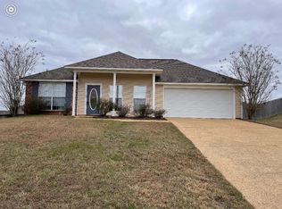 216 Freemyer Dr, Byram, MS 39272