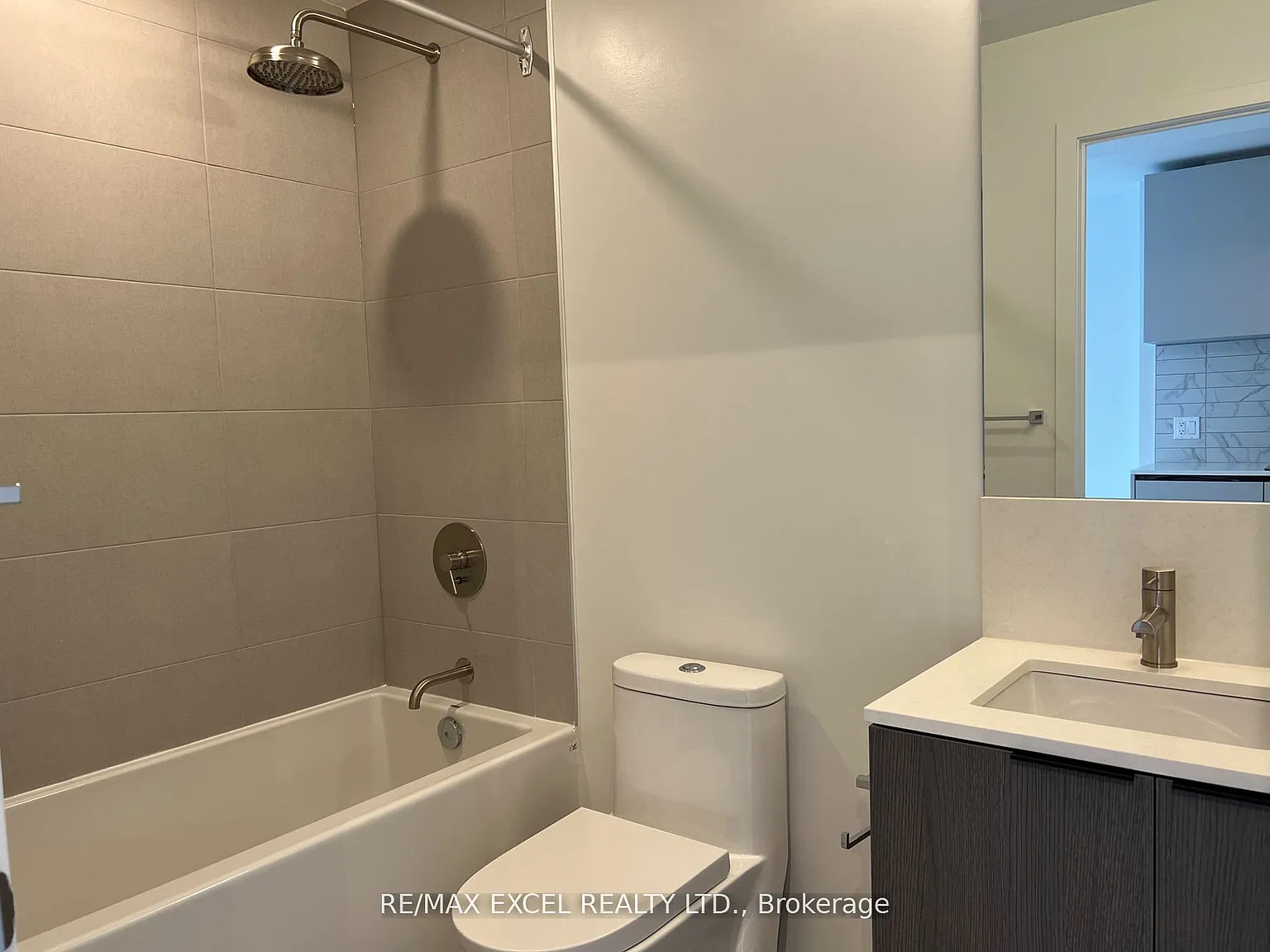 1 bed, $2,390 — Photo 4