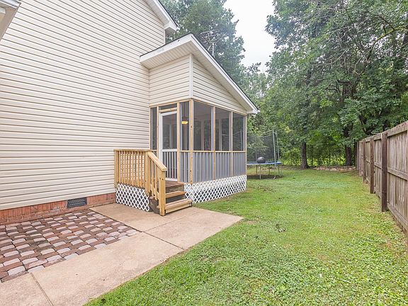 3rd image of 727 Creek Dr