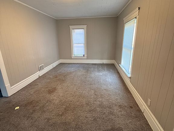 5th image of 293 E Thornton St