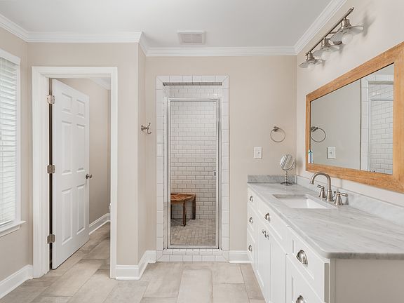3rd image of 341 Buford Pl