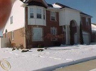 26996 Pepperwood Dr, Woodhaven, MI 48183