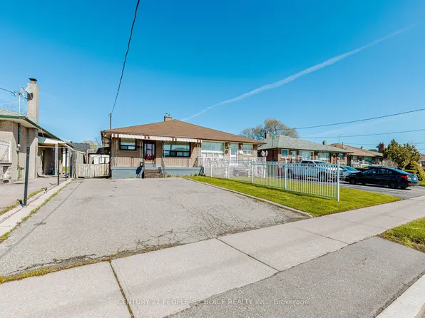 8 Dean St N, Brampton, ON L6W 1M6