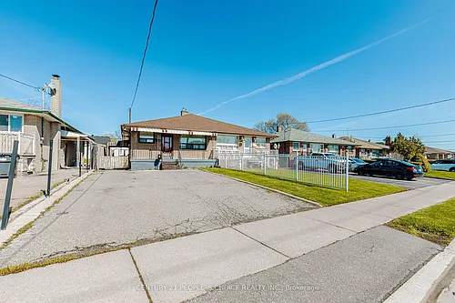8 Dean St N Photo 1