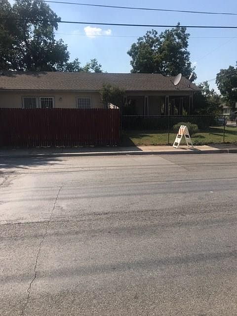 2nd image of 2002 Pueblo St