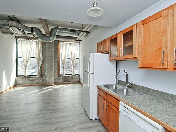 3rd image of 523 Jackson St Unit 213
