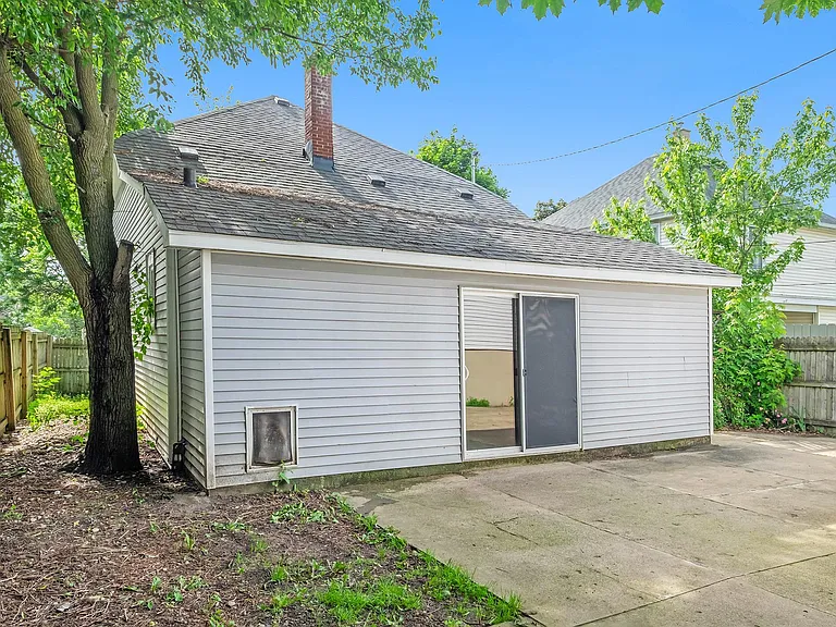 960 Pine Ave NW — Photo 25