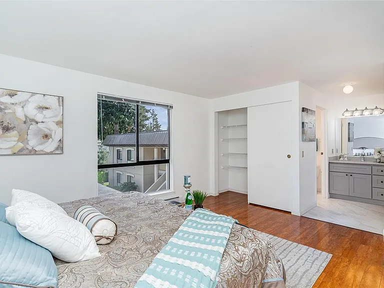 10211 NE 16th Pl #R8 — Photo 15