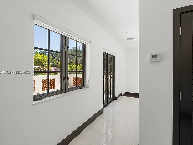 519 Alhambra Cir — Photo 48