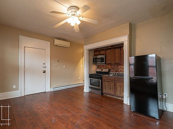 3rd image of 1188-1190 N High St #11