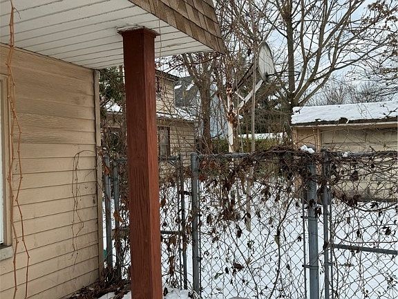 2nd image of 7127 Deveny Ave