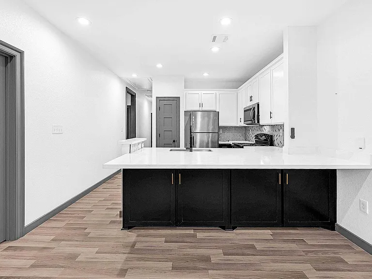 3625 Lydia St #B — Photo 5