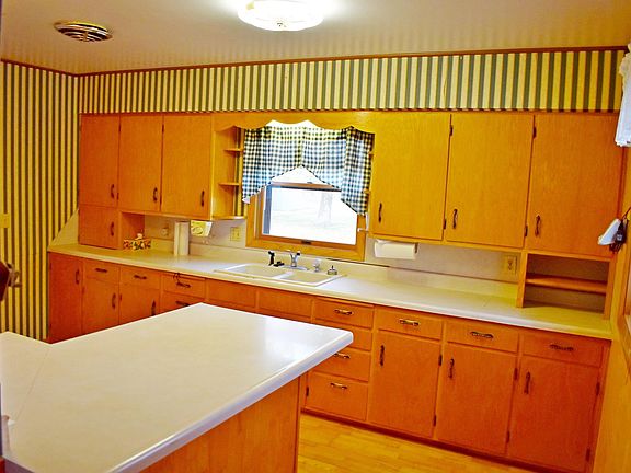 4th image of 303 W School St