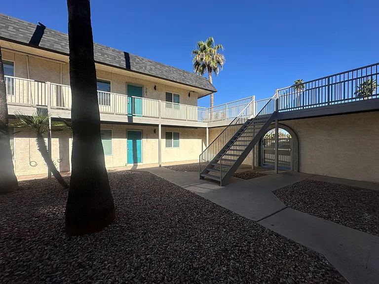 4424 Bellevue Newly Renovated Apartments with All Appliances Included! — Photo 14
