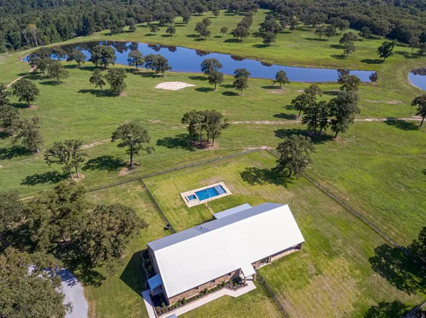 10882 E Us Highway 79, Oakwood, TX 75855