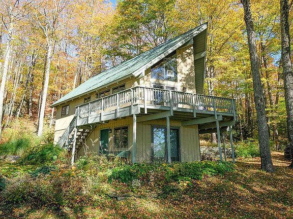 3rd image of 454 Edwin's Pond Road