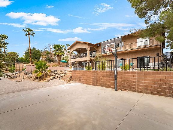 5th image of 2817 La Mesa Dr
