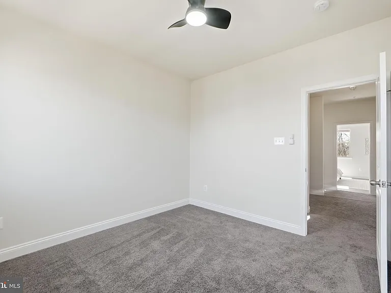 16428 Fife Way — Photo 33