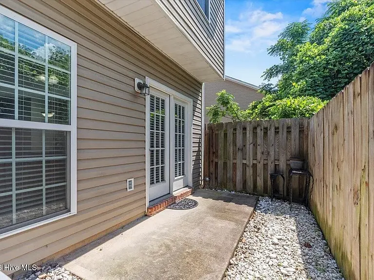 2047 Reserve Ln — Photo 28