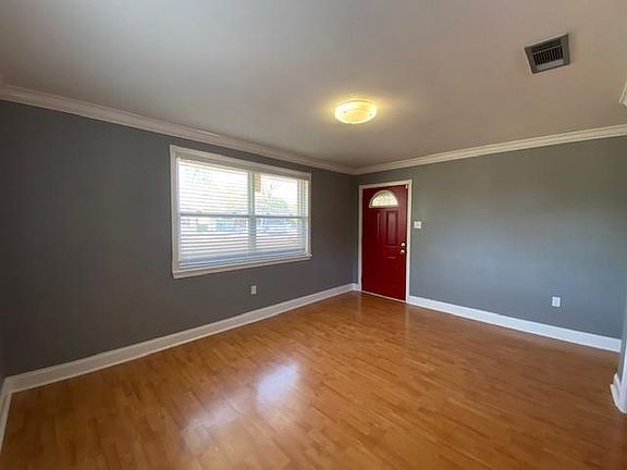 3rd image of 218 Magnolia Ave