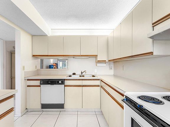 5th image of 10118 Mangrove Drive #104