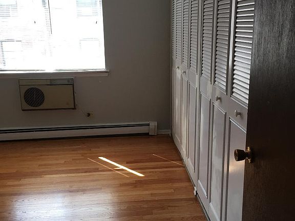 4th image of 534 W Wellington Ave APT 418