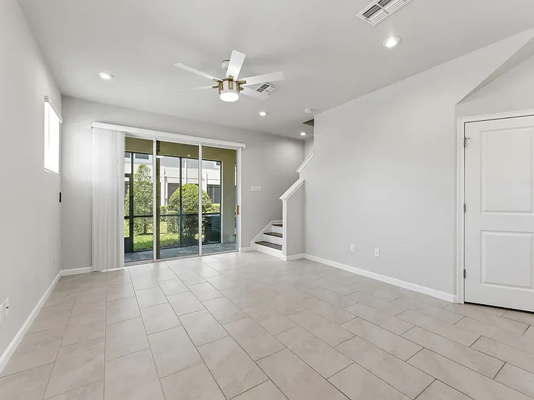 2587 Everglade Way — Photo 10