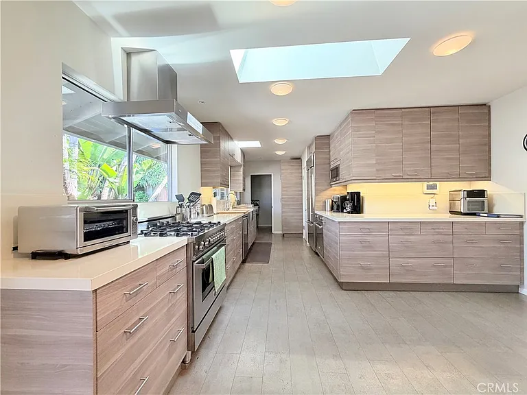 2490 Monaco Dr — Photo 4