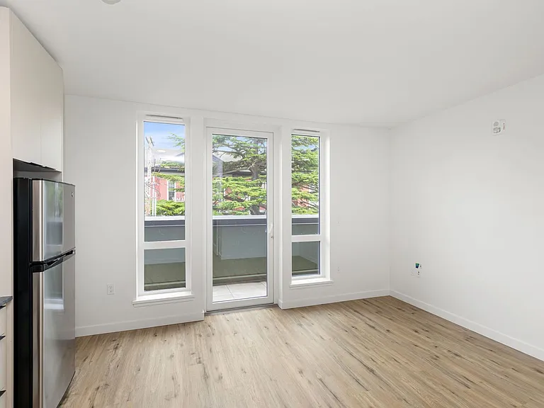 CHRONICLE: Stylish Wallingford Studios with Full Appliance Package & Premium Amenities — Photo 52