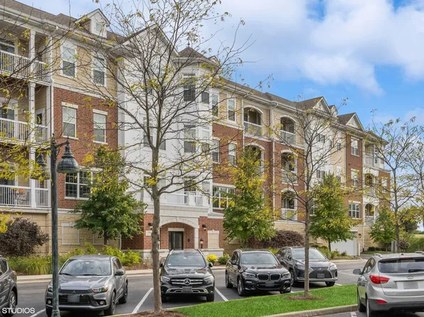 2701 Commons Dr Unit 412, Glenview, IL 60026
