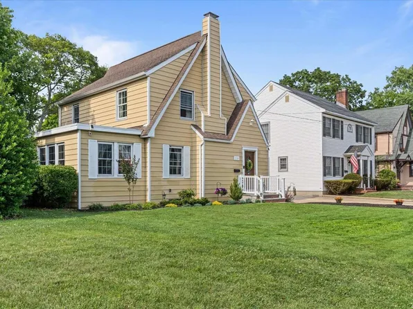 115 E Roe Boulevard, Patchogue, NY 11772