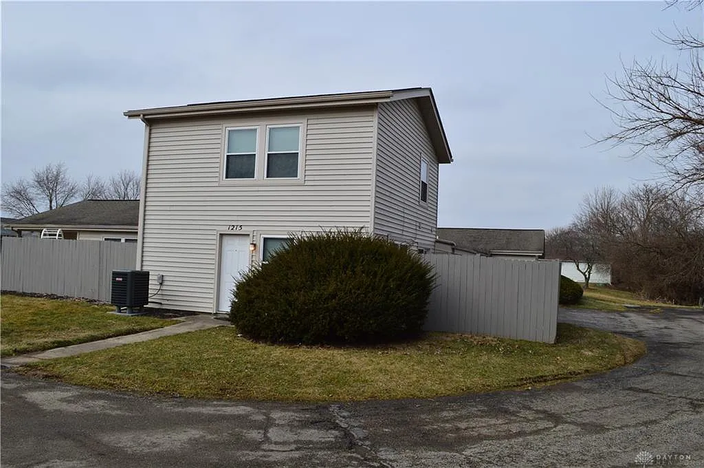 2 bed, 1.5 bath, 1050 sqft, $1,295 — Photo 1