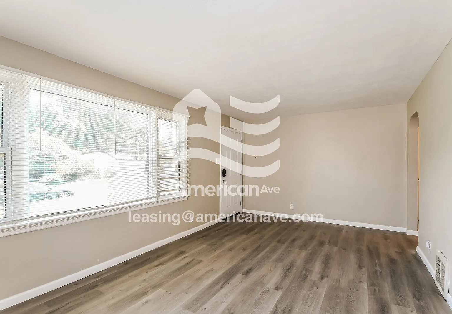 3 bed, 1.0 bath, 816 sqft, $1,155 — Photo 4
