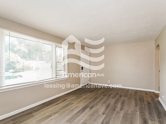 1454612_004_living_room_13909200.jpg