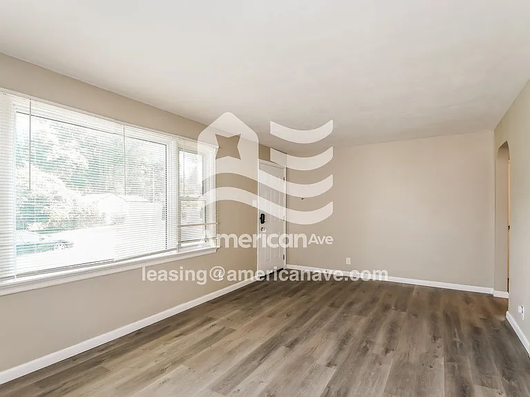 1454612_004_living_room_13909200.jpg