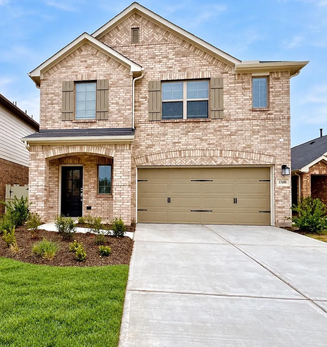 4 bed, 2.5 bath, 2421 sqft, $2,750 — Photo 1