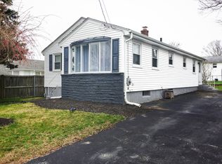 42 Uxbridge St, Cranston, RI 02920