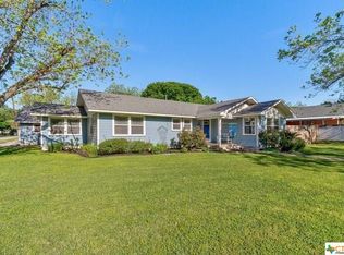 614 S Pecan Ave, Luling, TX 78648