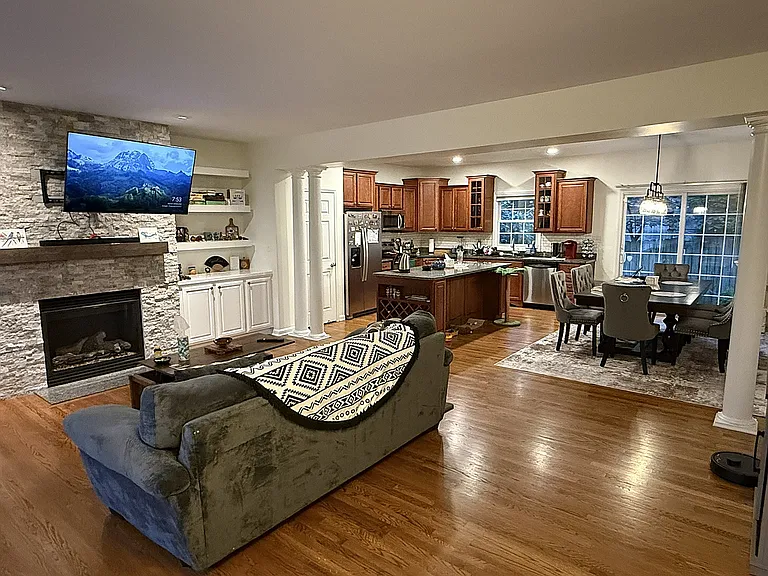 1617 Forest Ave #1 — Photo 4