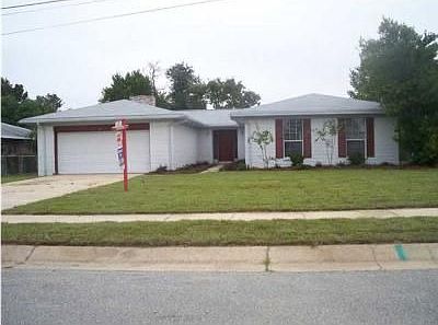 1st image of 16 Lakeview Dr