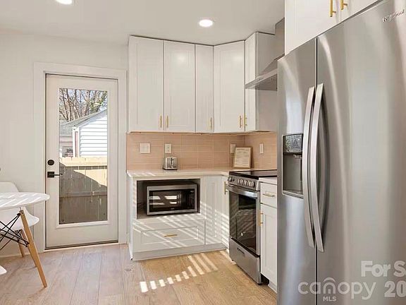 4th image of 1321/1323 Richmond Pl