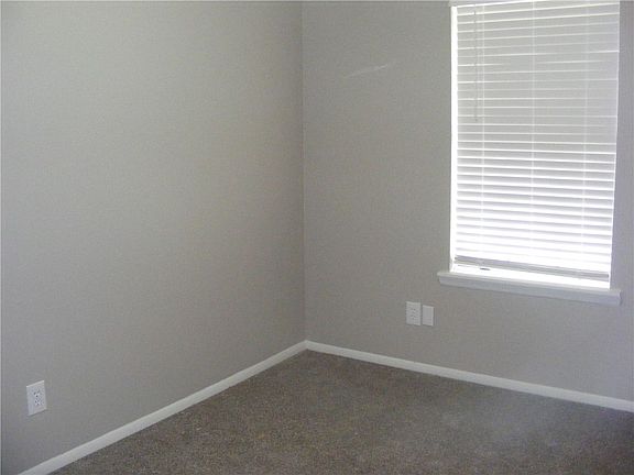 5th image of 319 Kelli Ave