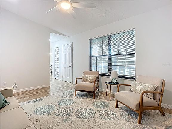 4th image of 840 Center Ave #520
