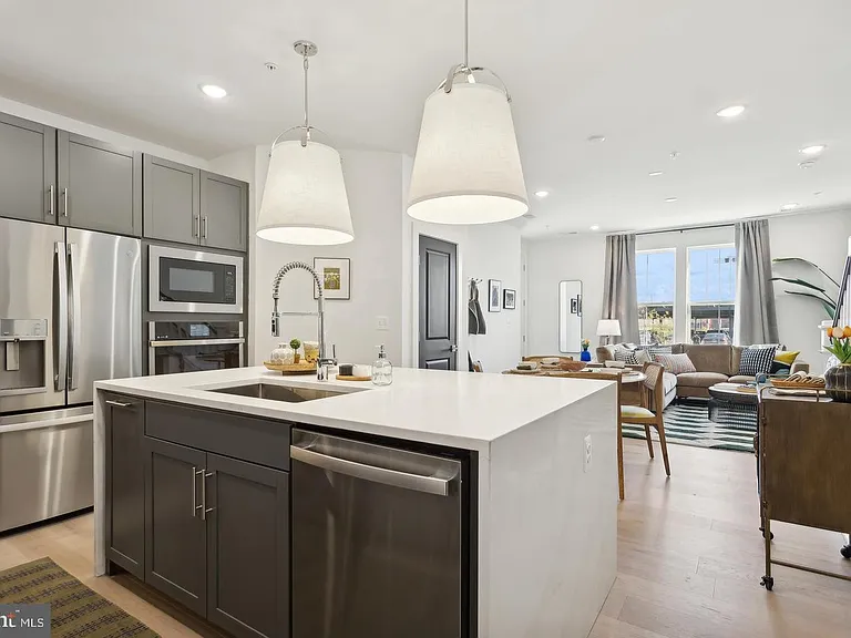 111 E Cromwell St — Photo 14