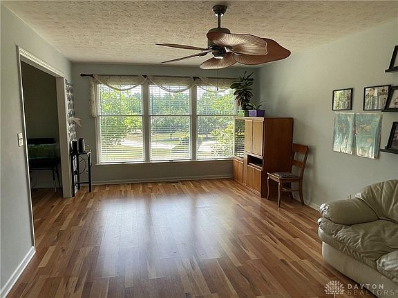 5th image of 1593 Roamont Dr