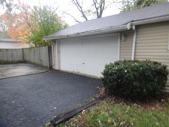 5th image of 18021 Thomas Ln
