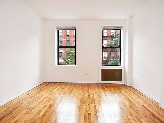 3rd image of 302 E 104th St #E3