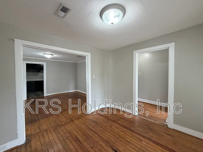3 bed, 1.5 bath, 1421 sqft, $1,600 — Photo 3