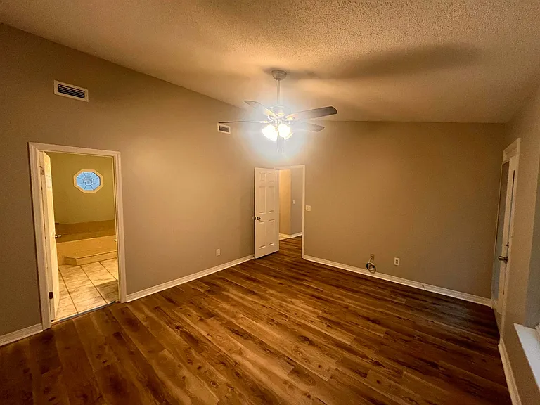 310 Fairwood Dr — Photo 5