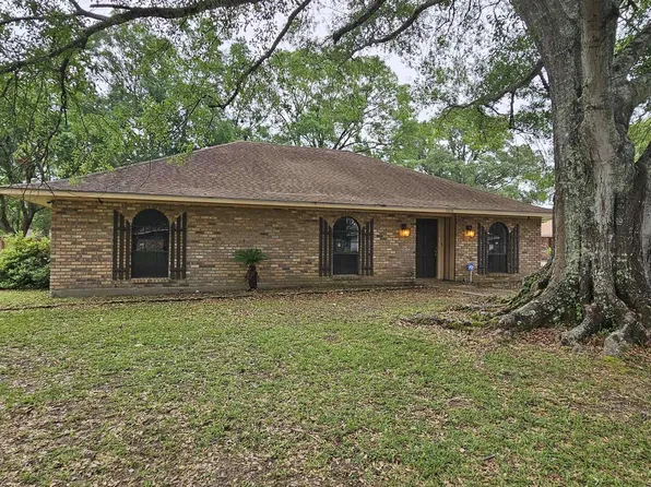 11038 Greencrest Dr, Baton Rouge, LA 70811